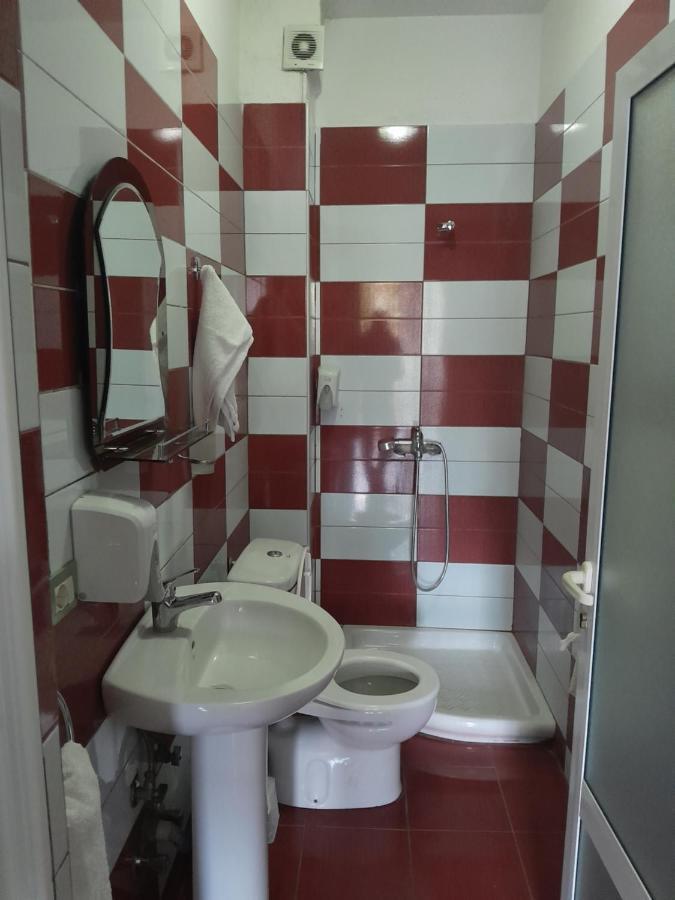Hotel Yjet Pogradec Buitenkant foto