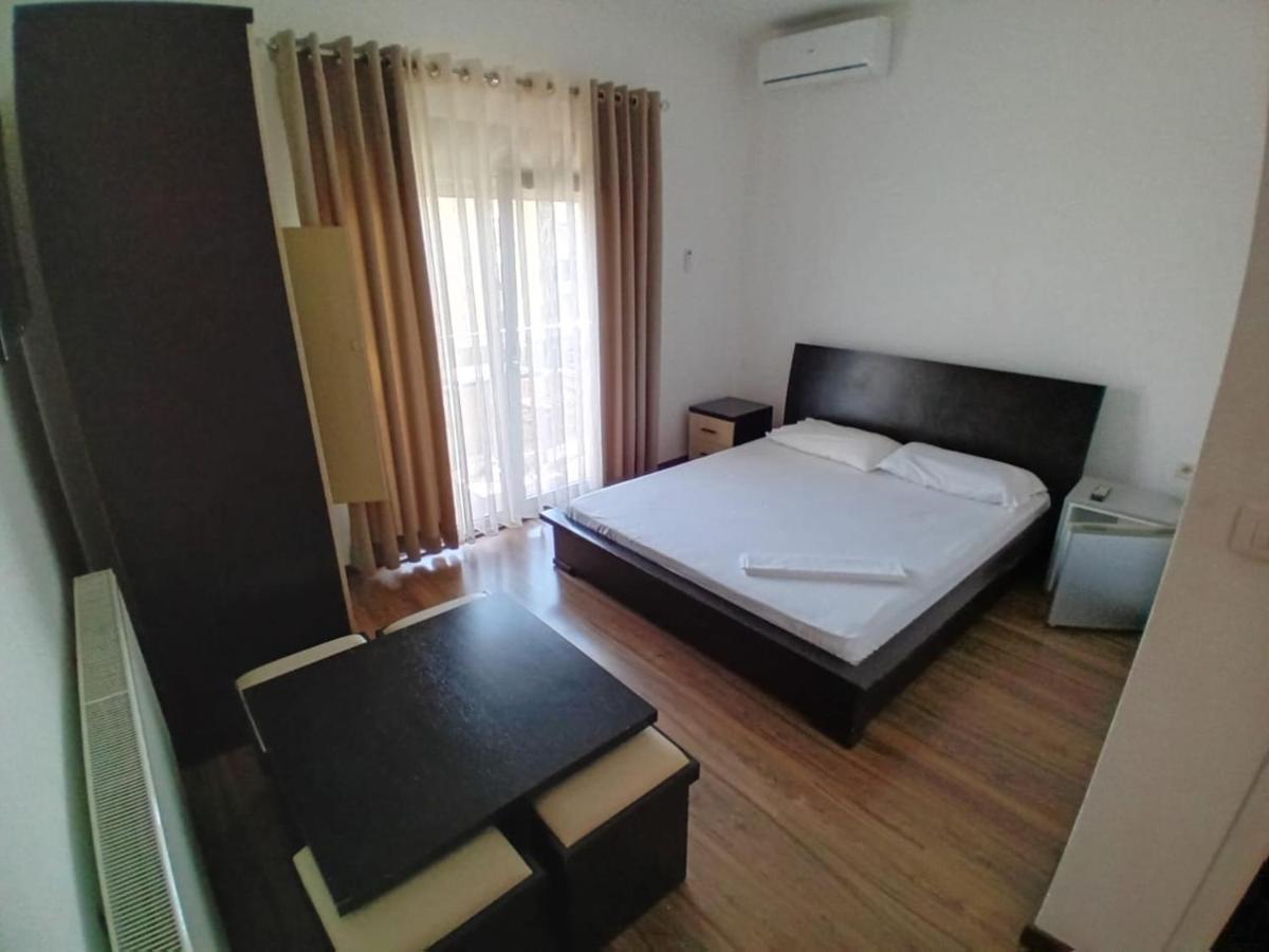 Hotel Yjet Pogradec Buitenkant foto